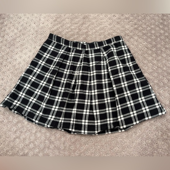 GAP Factory Other - Black and White Gap Mini Skirt